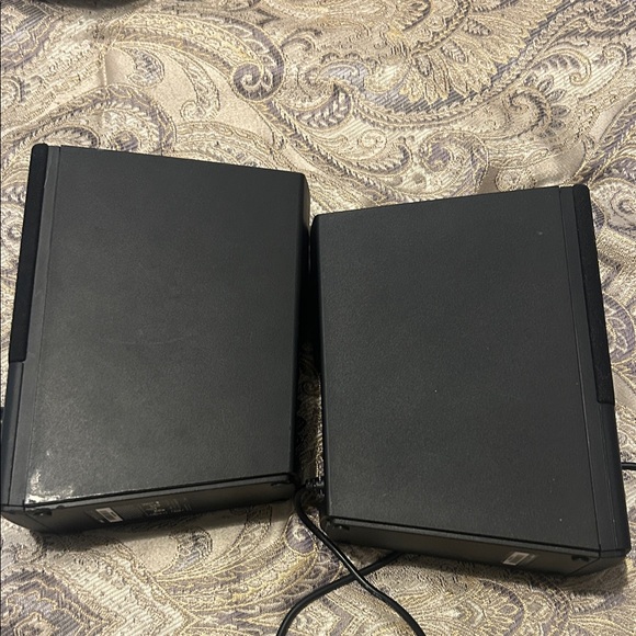 Bose Dual Black Speakers with Control Knob - Picture 2 of 2